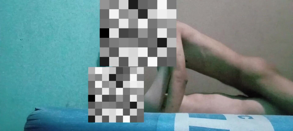 Famly sex: Un'amica mentre visita la sua pensione