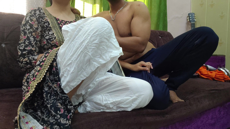 Hornycouple149: 继母为她愤怒的继子加油