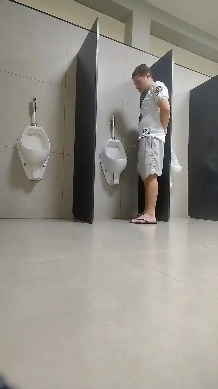 Marcosninfo: Marketin Banyosunda Gösteriş Yaptım Ve Neredeyse Güvenlik Görevlisine Yakalanıyordum.