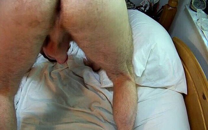 Hairyartist: Hairyartist deelt zijn harige gaatje met je 2008