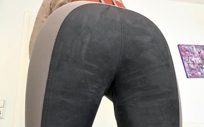 Lady Victoria Valente: 내 아름다운 승마 바지 엉덩이를 동시에 자위해