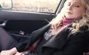 Stacy Sweet: Возбужденная юная девушка мастурбирует киску и громко стонет в машине
