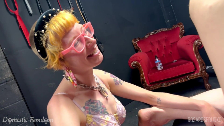 Domestic femdom: Její nová anální děvka