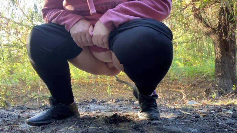 Elena: Pissing in nature and all the splashes in your face