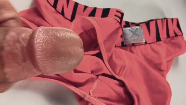 UnderXiaoQiang: Hlasitě sténající mrdka vystříkaná na moje spodní prádlo