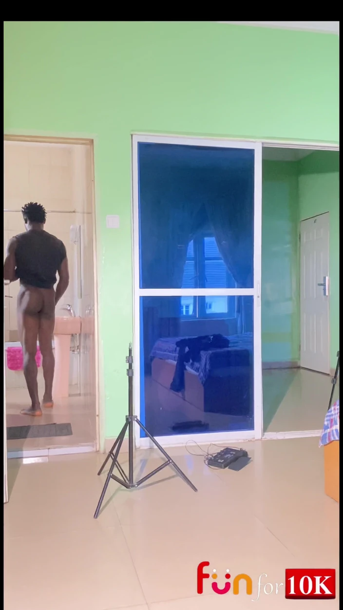 Funfor10k gay videos: 淫荡的异性恋男孩来了一个快速的屁股操逼