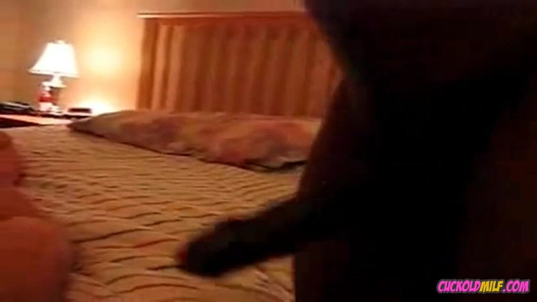 Cuckold MILF: 彼女のBBCブルと寝取られ熟女後背位