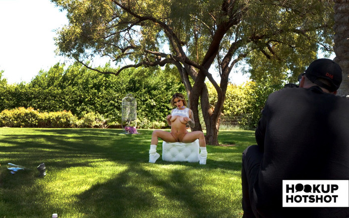 HookUp HotShot-BTS: Bts - Jesse Pony seduce a la cámara con sus grandes...