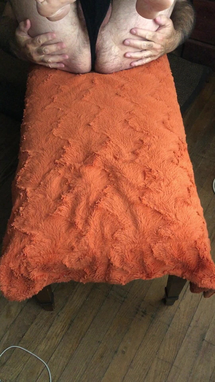 OhTrevor: Ohtrevor, un beau-père poilu et sexy se réveille au Boléro