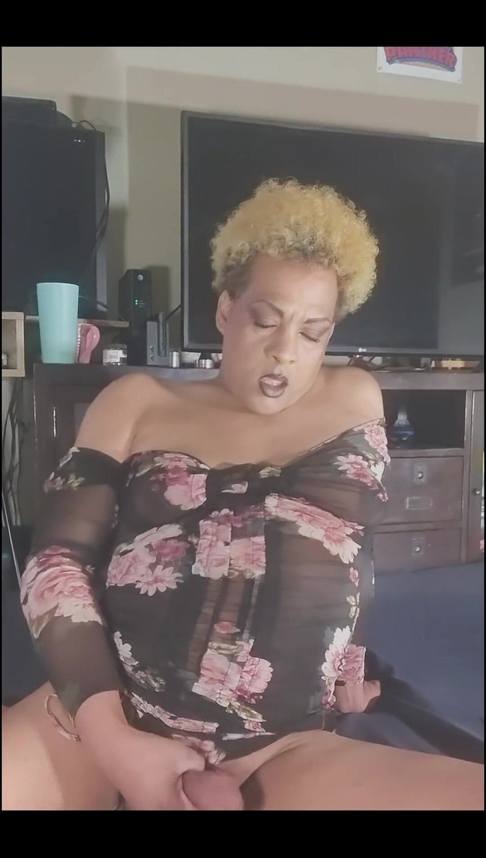 KNKY Bee: Gestopft und gestreichelt