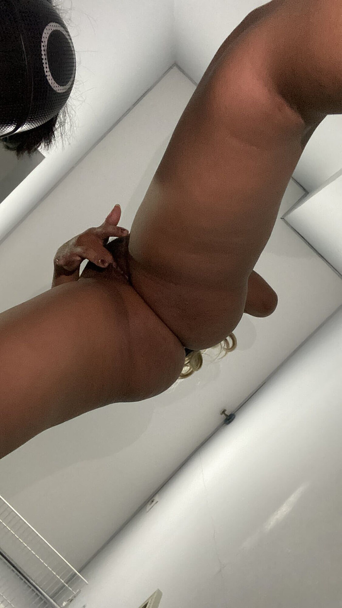 Girls boy couple: Mi masturbo mentre in piedi nella mia stanza