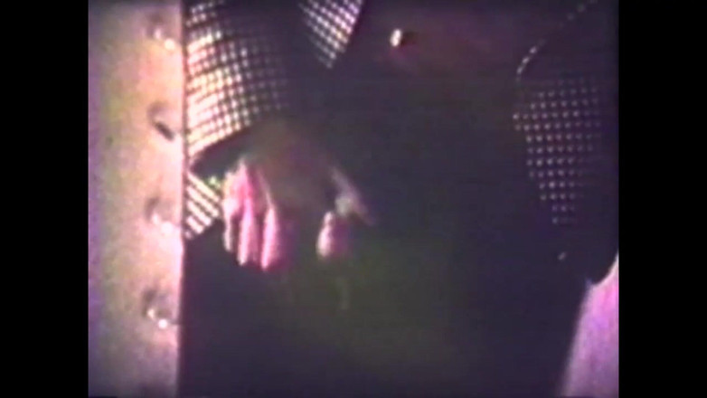 Vintage Usa: Sex în grup dur pentru o tânără brunetă cu țâțe mari