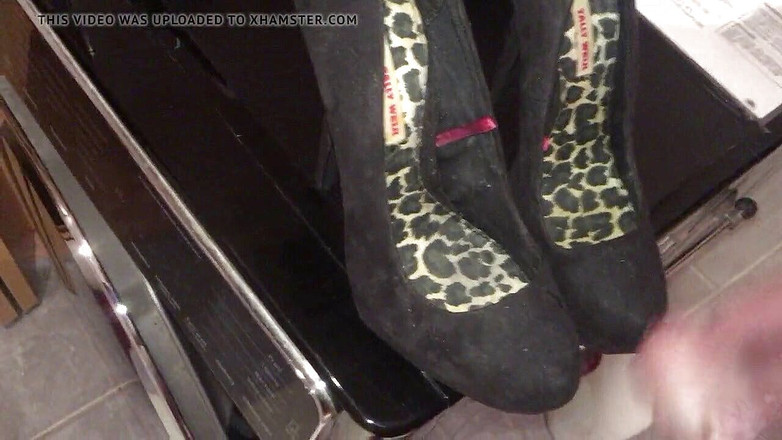 Milosbroz: काली सेक्सी हील टैली पर वीर्य