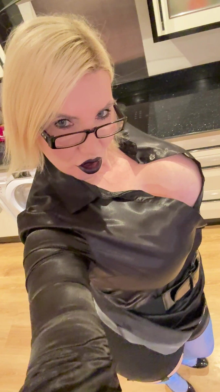 Sophie James: Siyah ruj sahibe büyük memelere ve amına tapıyor