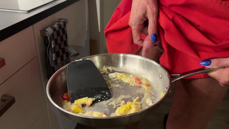NaomiPerv: Trans Mistress Naomiperv Makes Breakfast for You Using a Speculumher...