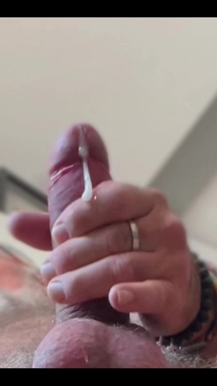 Daddybearvlc: A veces, cuando hago mi vida y me corro es...