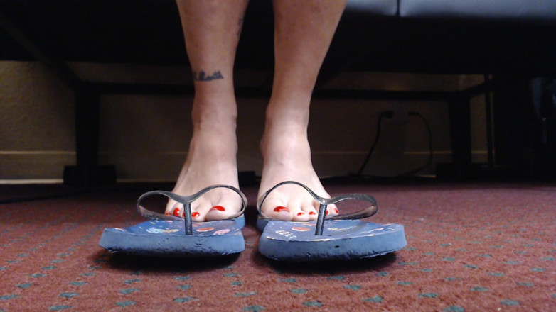 Abby Anna: Old flipflops sliding shoeplay