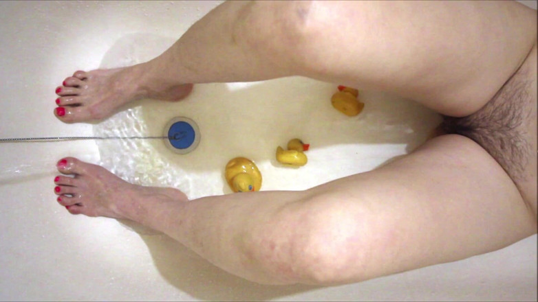 Hairypussyangel: Sexy legs in the bath, dildo fucks hairy pussy, cum