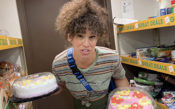 VibeWithMommy: La matrigna viene sorpresa a rubare meloni.