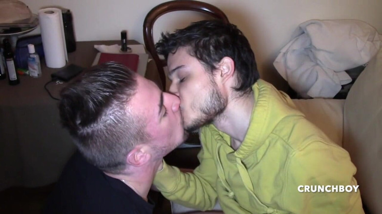 Gaybareback: Briccio fucked by 2 sexy straight twinks curious