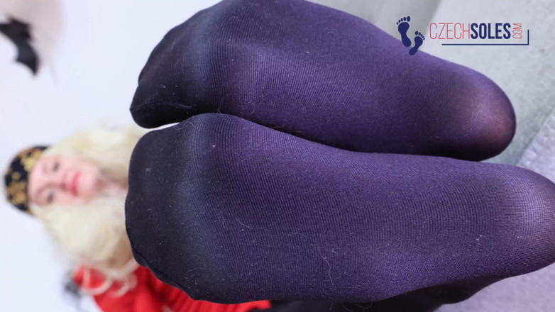 Czech Soles - foot fetish content: Kaki pesta gadis halloween pakai stoking ketat