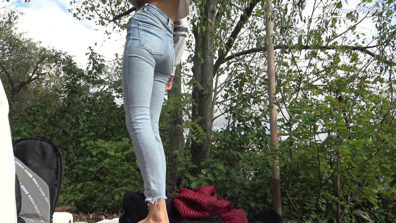 Mugur's World: Lili charmelle - Cowgirl scopa all'aperto. Dietro le quinte