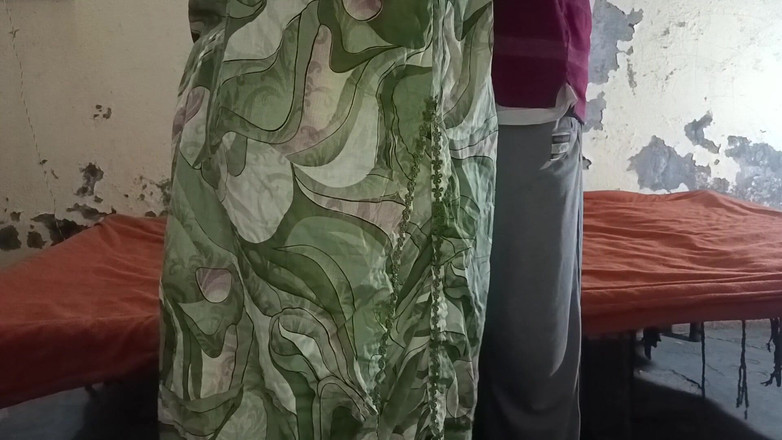 MHM: この既婚のデシ・バビは、彼女の空想に迷い込んでいます