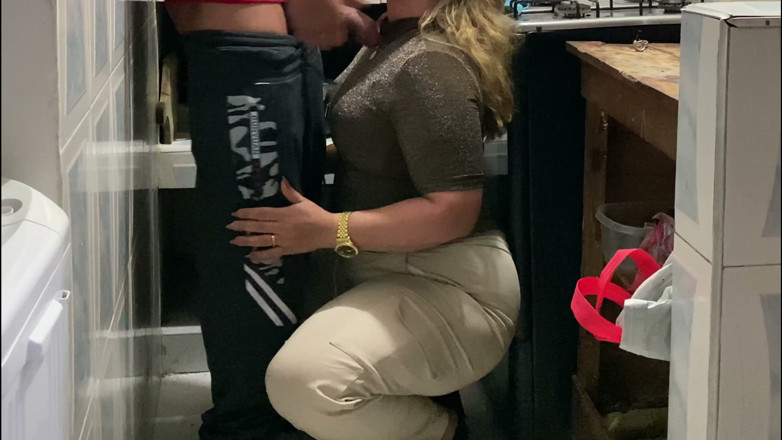 OnlyCasting: Mamada En La Cocina La Esposa De Mi Amigo