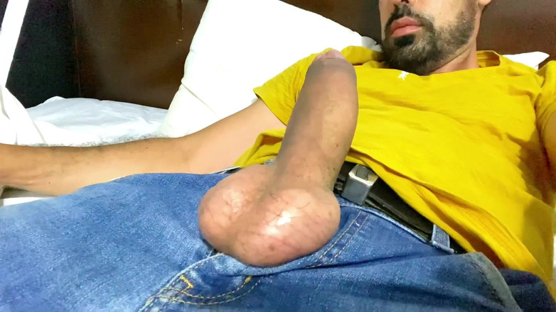 Latin mature king: Wielki kutas między ubraniami