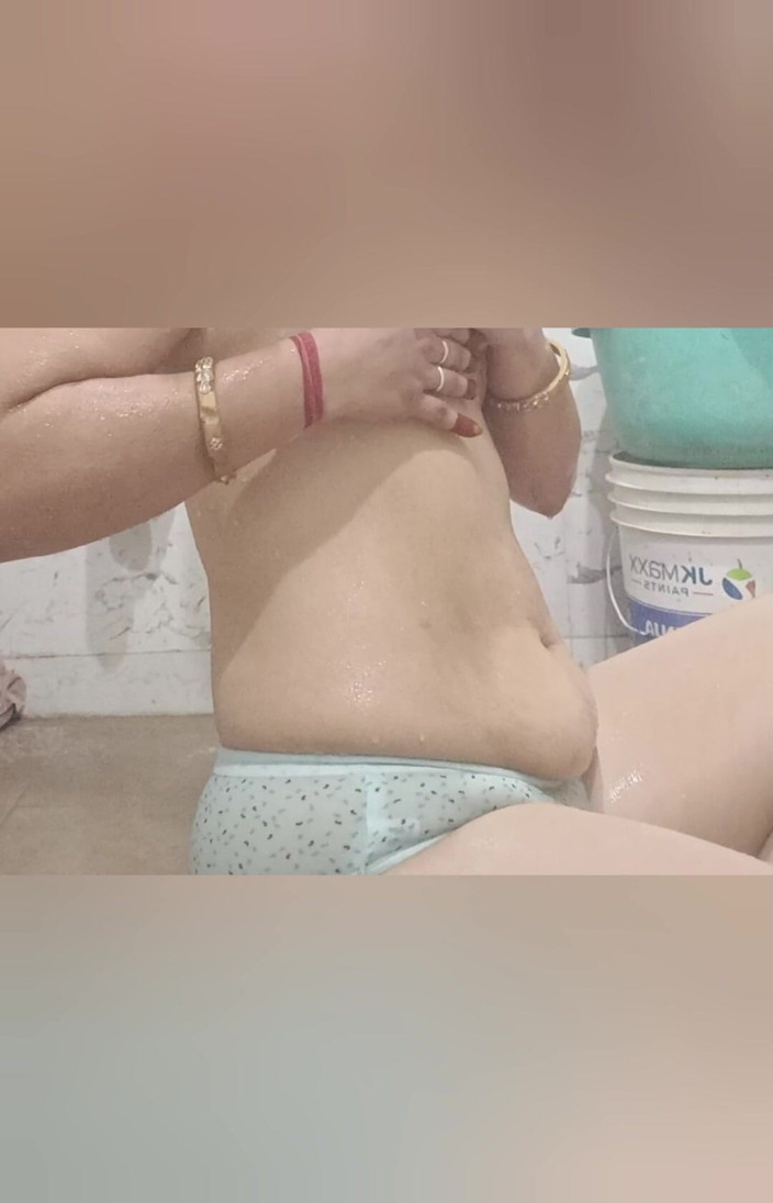 Priyahot77: Priya Bhabi 섹시한 페인트 쇼