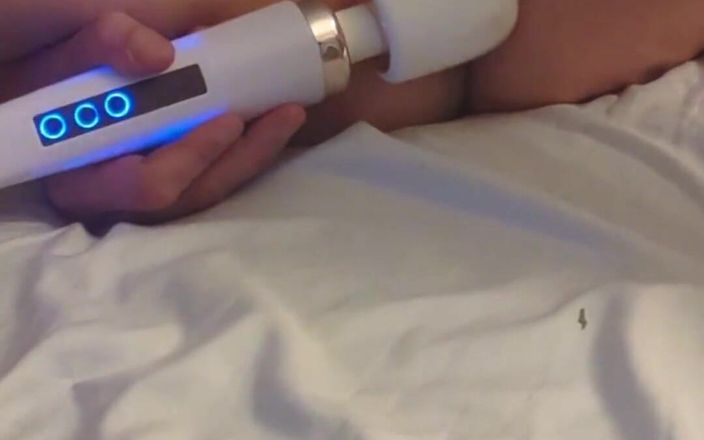 Richelle Rose: 4K Da sola si masturba con una bacchetta e viene...