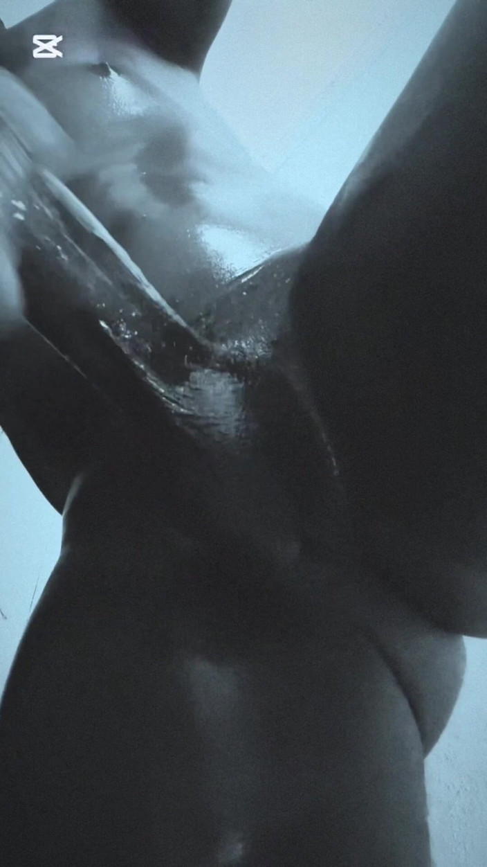 Bbc-godaddy: パート1 BBCマスターブリーダーが激しく彼の大きなチンコを刺激し、射精するまで