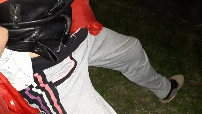 Lesbian-candys: 私のガールフレンドは、場所で自慰行為をするのが大好きなフェティシストです - レズビアンキャンディー