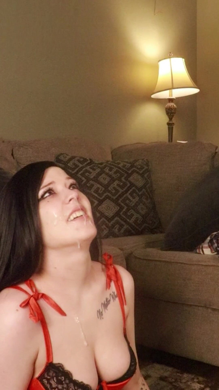 JackAndSarahVideos: Sarah thổi kèn và bắn tinh lên mặt