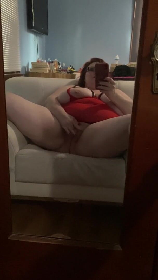 Rose Westt Studios: BBW sucks and fucks dildo in mirror