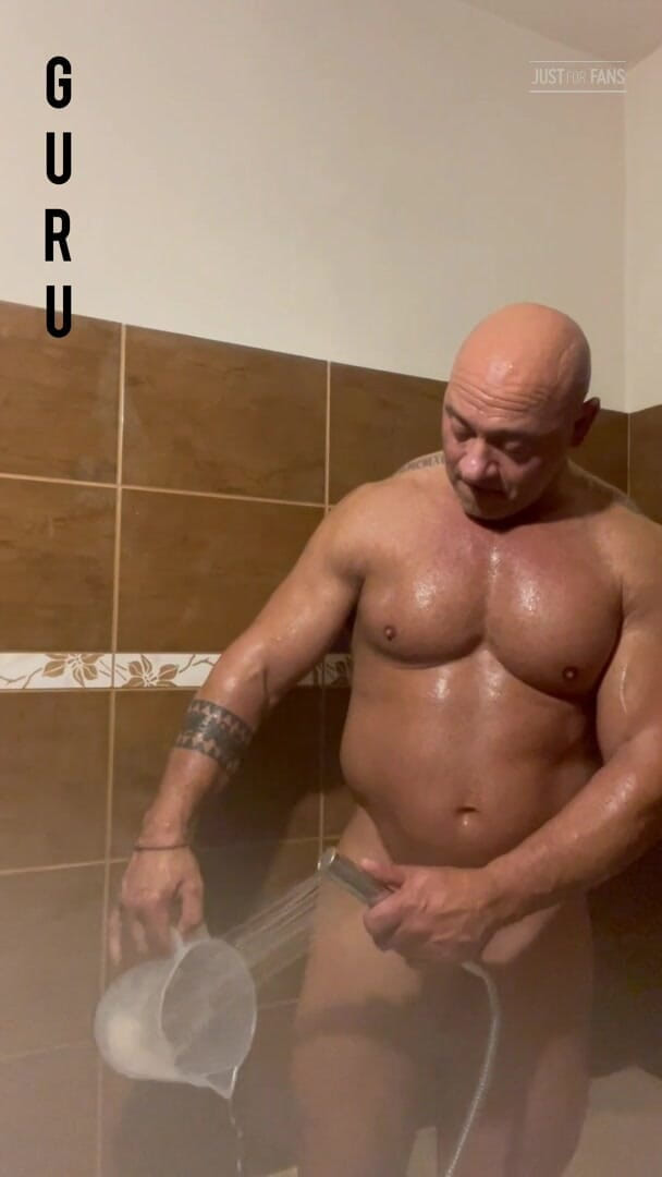 Mr. Guru: Bara några Haus work.off kurs i badroom när jag naken.dusch...