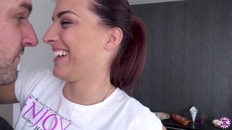 Heavy on Hotties: Schattige brunette Lyen Parker zuigt heavyonhotties dekhengst af voordat ze...