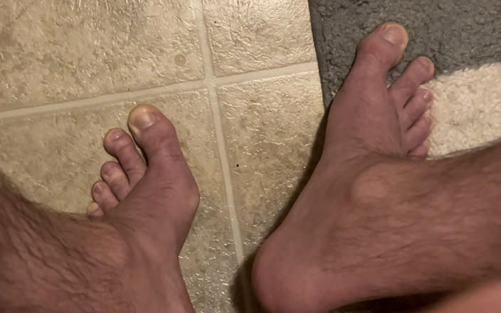 CuteCock69: Paja en el baño y corrida