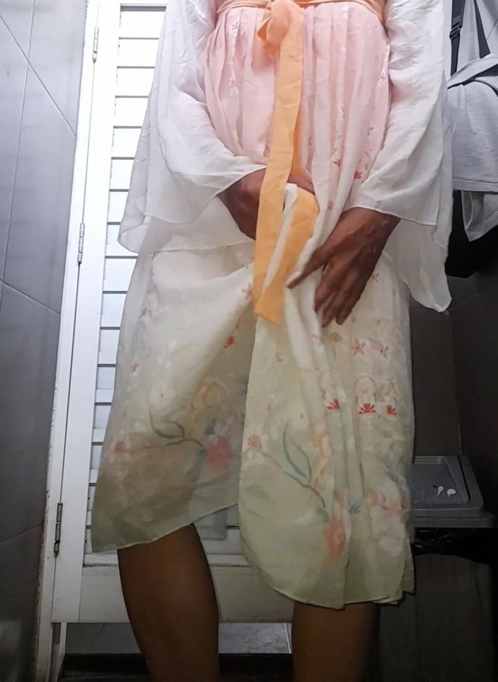 Naomisinka: Travestito sborra indossa un simpatico abito cinese hanfu