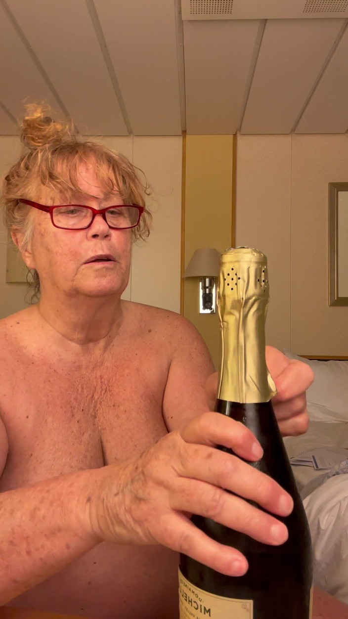 Big Ass 4 U: Ура зняти мій купальний костюм