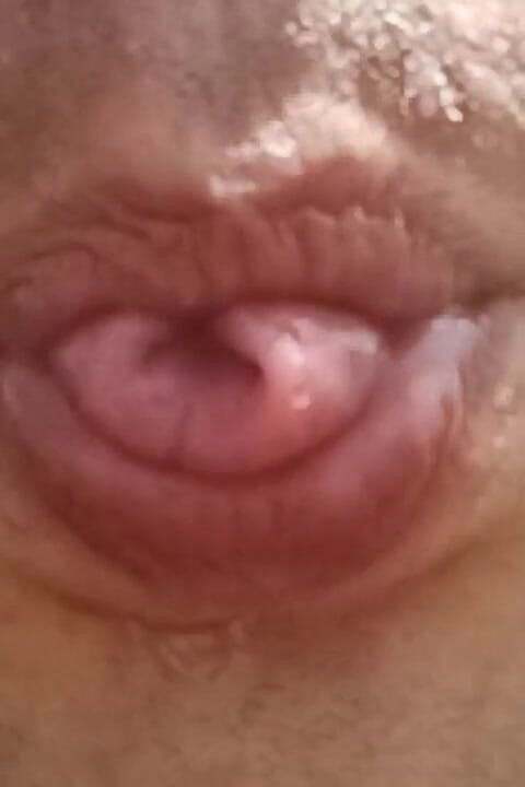 Gangbang straight: Sara bhabhi brachte ihre freundin dazu, den schwanz zu lutschen...