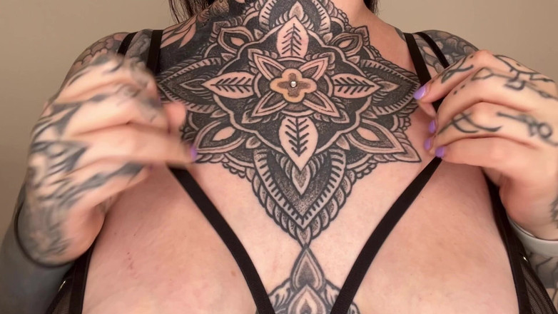 Miss Valentina: Adore meu corpo tatuado