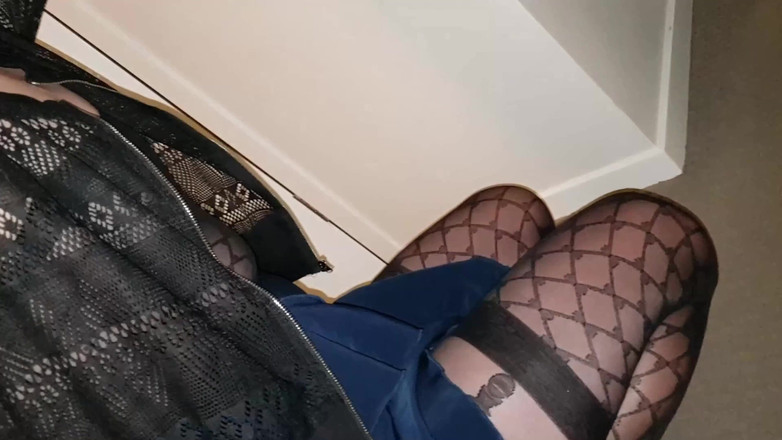 Dani Leg: Le gambe di dani hanno un enorme sborrata sullo specchio...