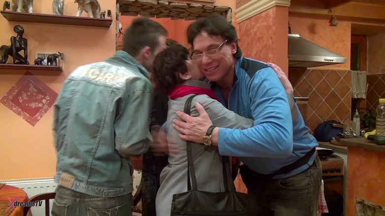 XdreamsTV: In my home – babička Heaven – mladí kluci šukají moji babiččinu kundu