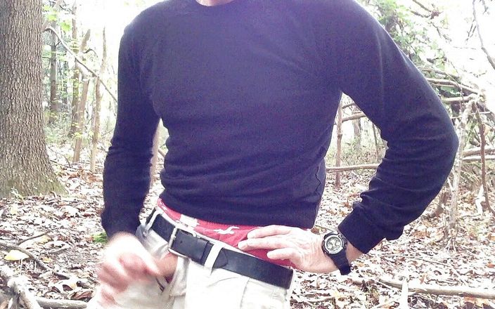 Tjenner: Sagging and jerking off in the woods. Verbal