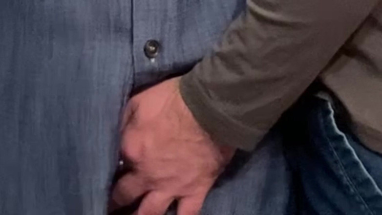 PriyaNaavya: Perv tua meraba pepek kecil di kereta api bawah tanah