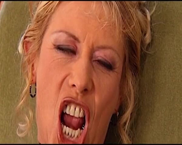German's Lesbian: Watch How These German Lesbos Have Fun with Fingering