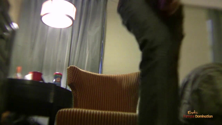 Erotic Female Domination: Das spielen mit einem großen steifen dildo macht ihre fotze...