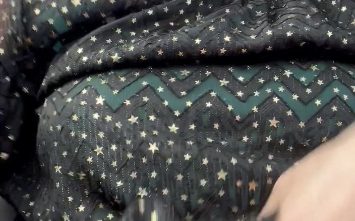 MistressWriggler: यात्री सीट में टॉपलेस हो रही है cos यह बाहर ठंड था और मैं परत करना चाहता था ।