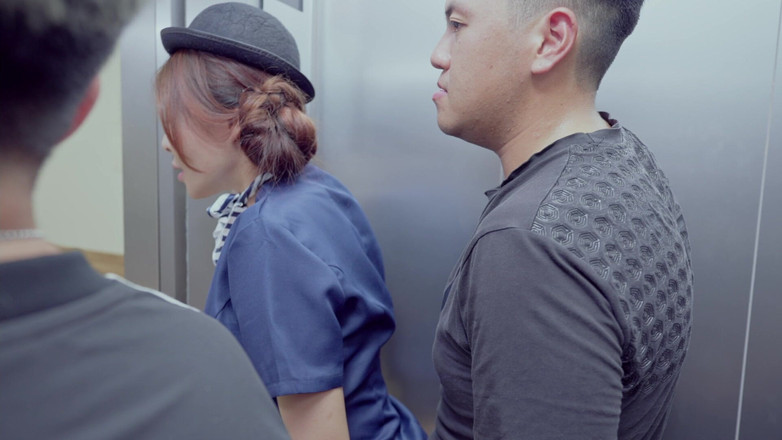 Asian Milfs n Teens: 발정난 중국 비행 승무원 엘리베이터 액션 - Perv Milfs n Teens